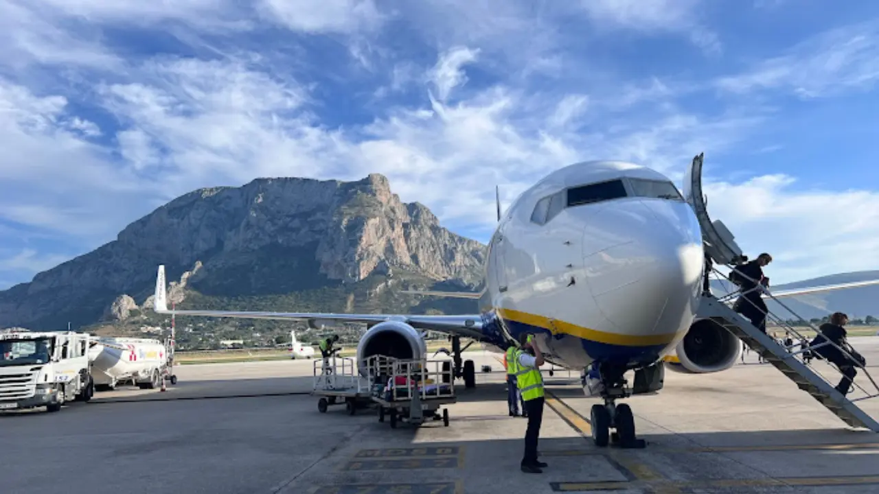 EasyJet PMO Terminal – Palermo Airport